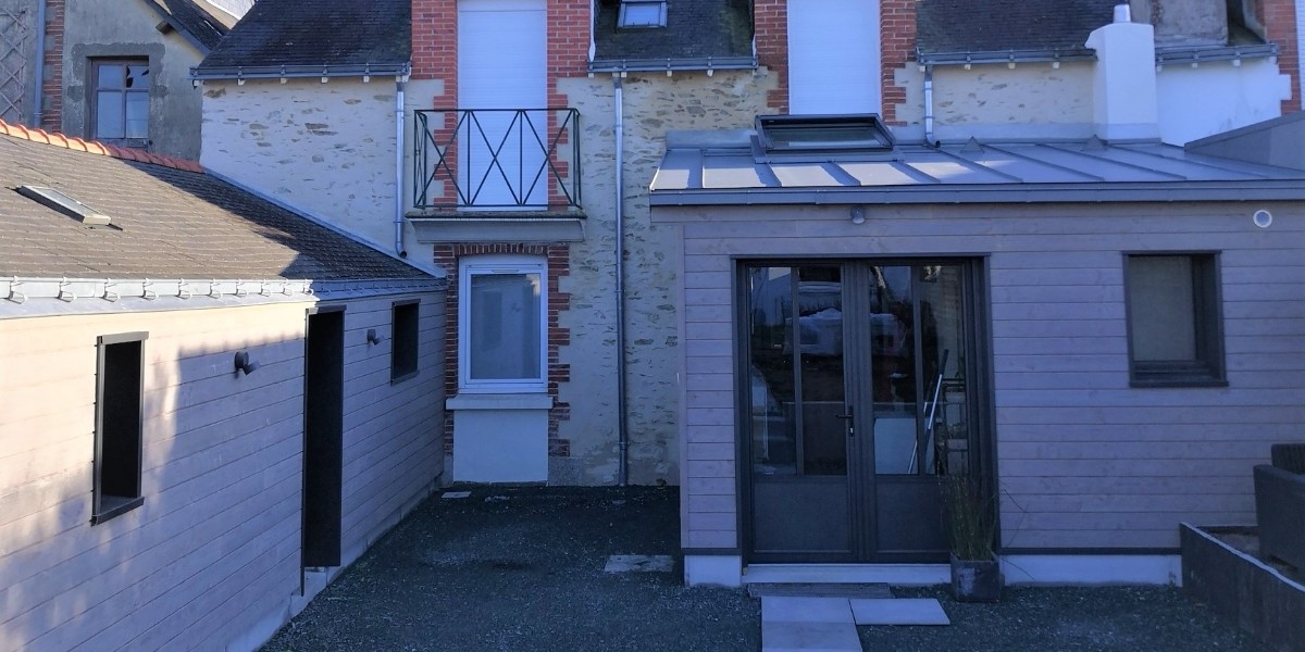 HOMANOVA Rénovation D’un Atelier En Bureau Et Création D’un Espace Salle à Manger 02